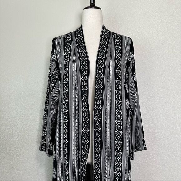 Angie Boho Black White Floral Cover Up Kimono Cardigan - Picture 2 of 12